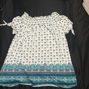 Bobbi brooks white tee with blue floral print with ribbon ties on shoulders